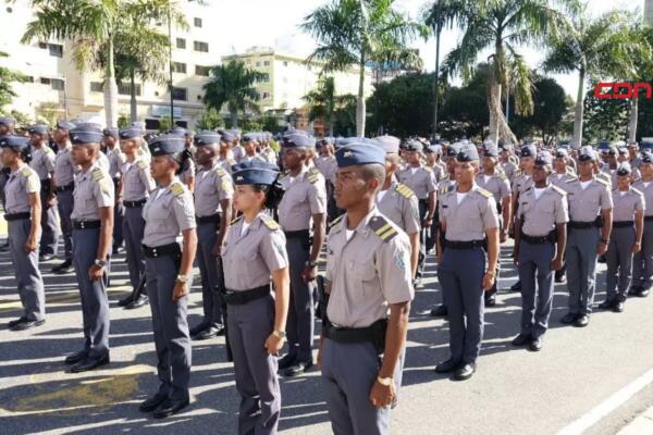 Luis Abinader dispuso el ascenso de 4,807 miembros de la Policía Nacional. (foto, fuente externa)