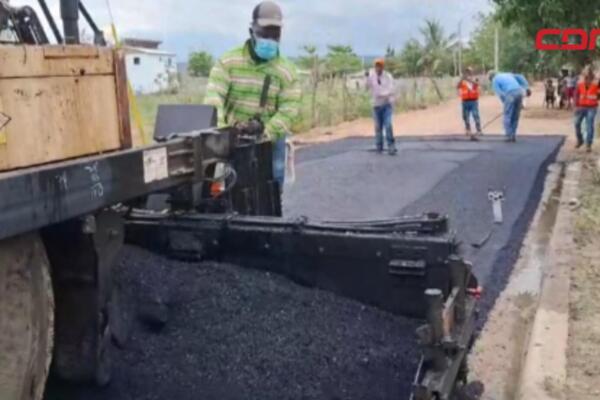 Comunidades de la provincia de Montecristi resultan beneficiadas con programa de asfaltado.  