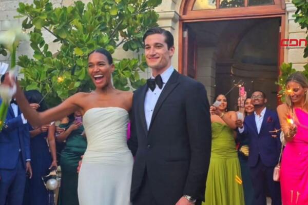 Arlenis Sosa se casó por la iglesia con su prometido John McCarty. (Foto, fuente extrena)
