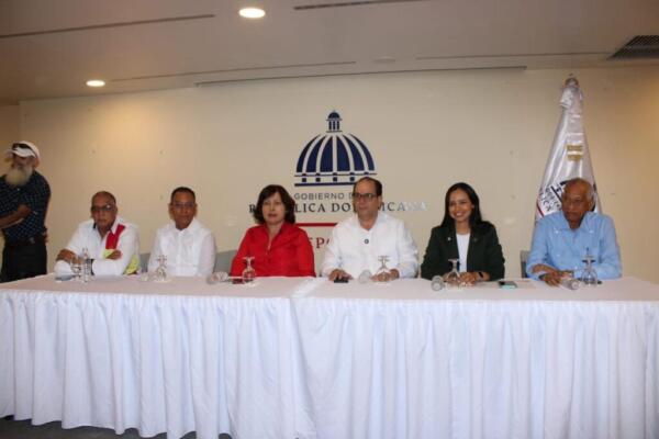 El evento cuenta con el apoyo de diversas instituciones y figuras del ámbito deportivo y periodístico, como Héctor Gómez, director de Comunicaciones del Miderec, y Américo Cabrera, presidente de la Asociación de Cronistas de Santiago.