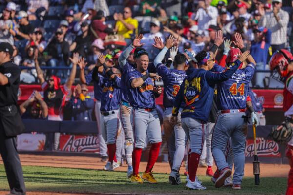 Cardenales de Lara marcó su primera raya en el principio del tercero cuando Ildemaro Vargas impulsó a Eduardo García con un doblete al jardín derecho y agregaron otras 2 