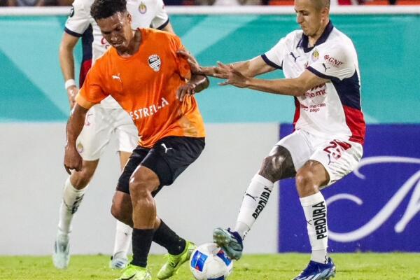 El gol de Cibao llegó en el primer minuto y Cibao Lloyd cerró el arco a los tapatíos durante los 90 intensos minutos de juego físico.