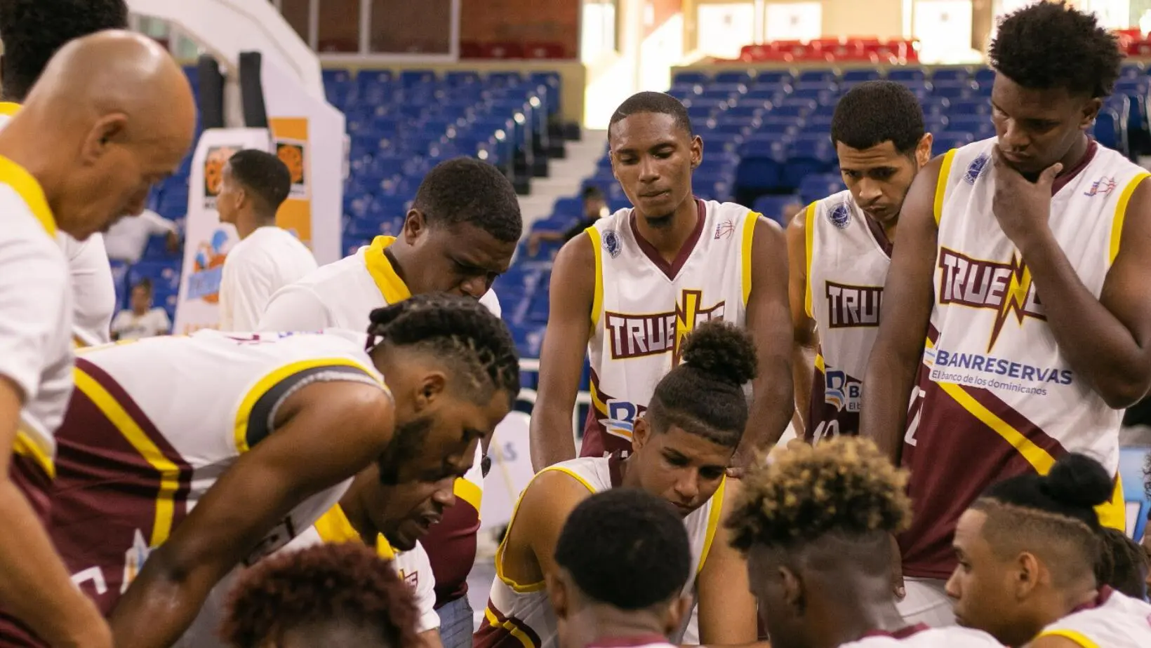 Cristo Rey recibe a Los Truenos del Distrito en su remozado techo deportivo