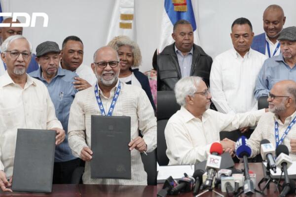 Minerd y la ADP acordaron incentivos de 7% para maestros con calificaciones de 65 a 69 puntos y capacitación obligatoria. Foto: Ministerio de Educación 