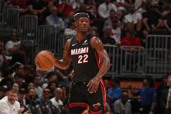 De 35 años y 6 veces All-Star, Jimmy  Butler jugó seis temporadas para los Heat, donde llegó en dos ocasiones a las Finales de la NBA quedándose en ambas veces a las puertas del título.