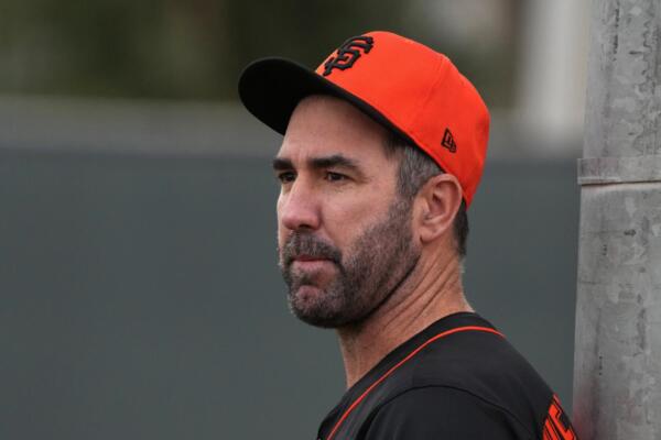 Verlander mantiene el récord de victorias entre lanzadores activos con 262. El derecho se está preparando para su temporada número 20 en las Grandes Ligas