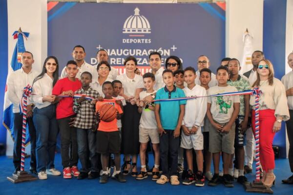 Kelvin Cruz también comandó los inicios de las reparaciones del Multiusos del municipio Dajabón, que costará 26, 505,113 y la Cancha de Voleibol y Casa Club, con inversión de 9, 337,669.