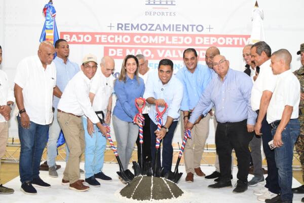 En ambas actividades estuvieron presente la gobernadora Martha Collado, los diputados Rubén Peñaló y José Valenzuela, el senador Odalís Rodríguez, así como Eladio Suazo, presidente de la Unión Deportiva de Mao; Monseñor Sinencio Peralta; los alcaldes Yohendry Jiménez, Freddy Rodríguez y Germán Rodríguez, entre otros.