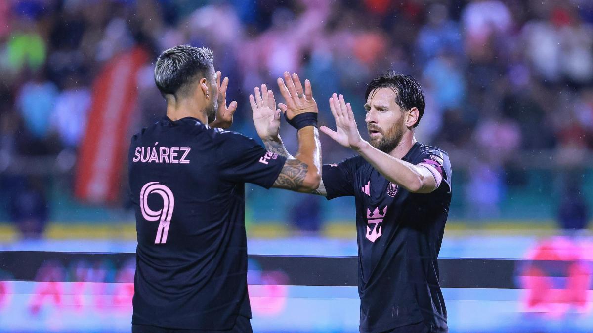 Tras acabar el encuentro, Messi se dirigió al árbitro para protestar y recibió una tarjeta amarilla. Posteriormente discutió con un entrenador asistente del New York City y le agarró por el cuello.
