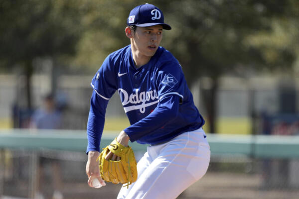 “No estaba nervioso”, dijo Roki Sasaki tras esa salida. “Pero al enfrentar bateadores por primera vez usando una pelota de Grandes Ligas y lanzar en un entorno de juego después de un tiempo, solo estaba tratando de sentir cómo iba todo 