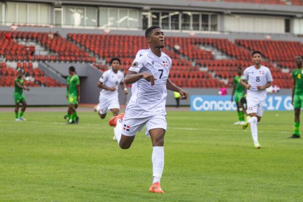 Durante el primer cuarto de hora la Sedofútbol contó con tres opciones claras de gol, la primera vino con asistencia de Adrián García desde la izquierda para que Ismahel Saidany rematara, pero el portero rival estuvo atento. Luís Elián López también tuvo un par de remates sin éxito.