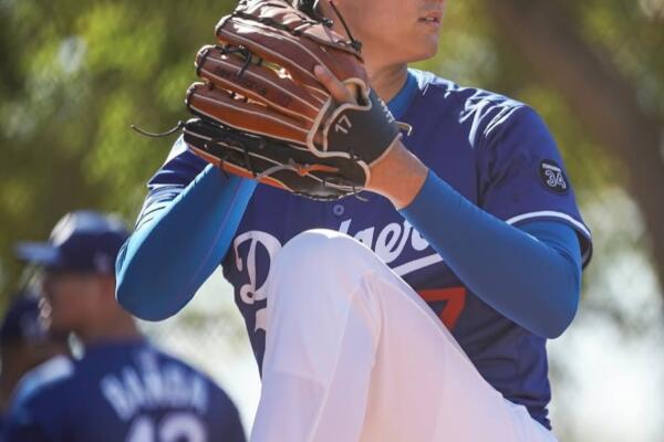 Se espera que Ohtani vuelva a lanzar en algún momento de mayo, y debe de estar listo para el Día Inaugural como bateador. 