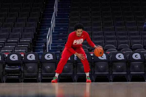Los neoyorquinos poseen marca de 18 victorias con 3 derrotas, ocupando el primer lugar del Big East (9-1), además de haber ganado siete partidos al hilo y todos sus 13 encuentros jugando de local.