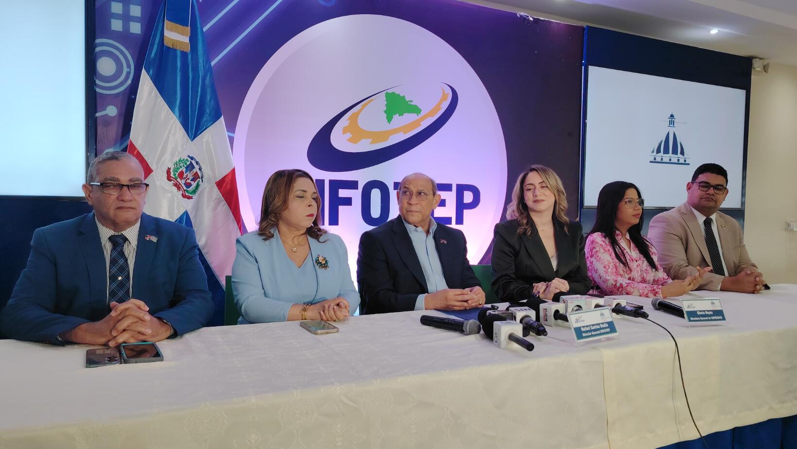 Supérate e INFOTEP destinan fondos para capacitar a 80 mil