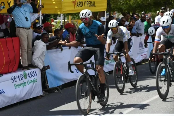 Capellán, del equipo El Boro Cycling Team, fue seguido por sus compatriotas Alberto Martes (Asocipe-Moca) y Rafael Ramos (El Boro CT).
