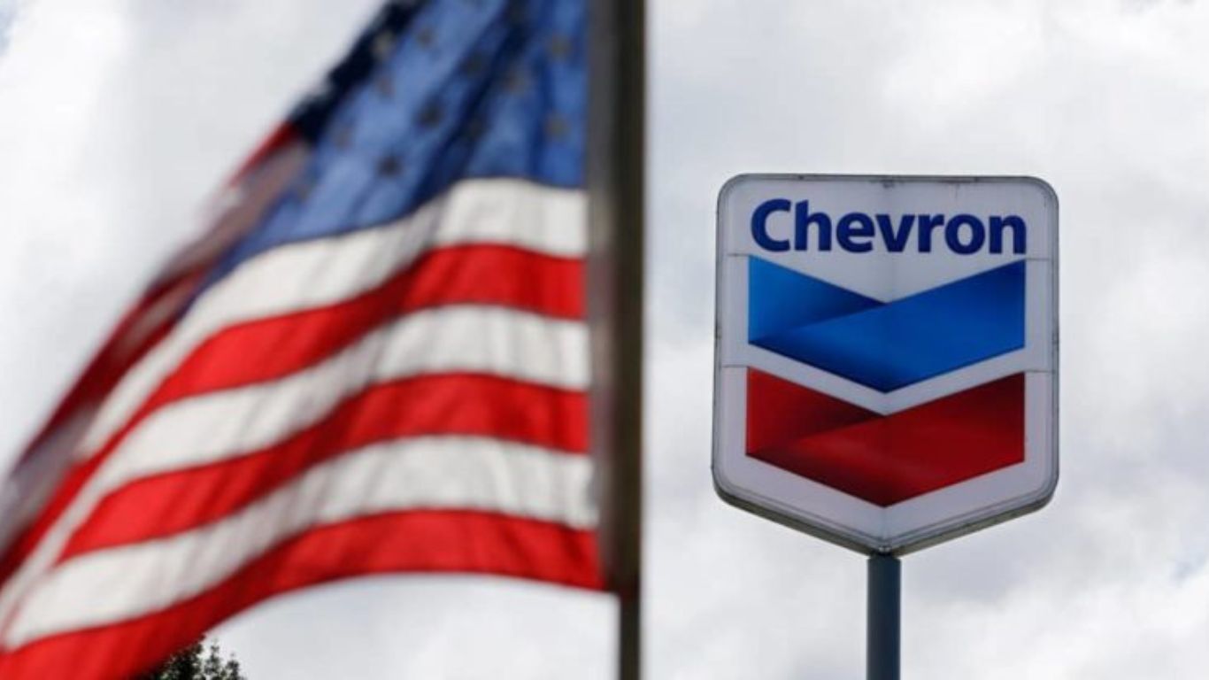 Donald Trump anunció el miércoles que revocará las «concesiones» otorgadas por su predecesor, Joe Biden, a la petrolera Chevron en Venezuela.