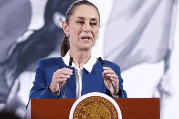 La presidenta de México, Claudia Sheinbaum, habla en una rueda de prensa este jueves, en el Palacio Nacional, en Ciudad de México. EFE/Sáshenka Gutiérrez