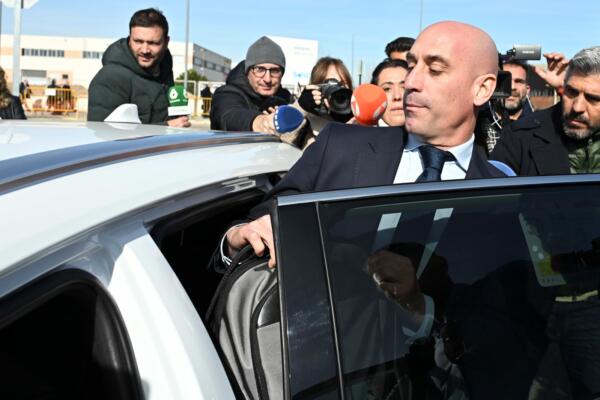 Condenan a Luis Rubiales por agresión sexual 