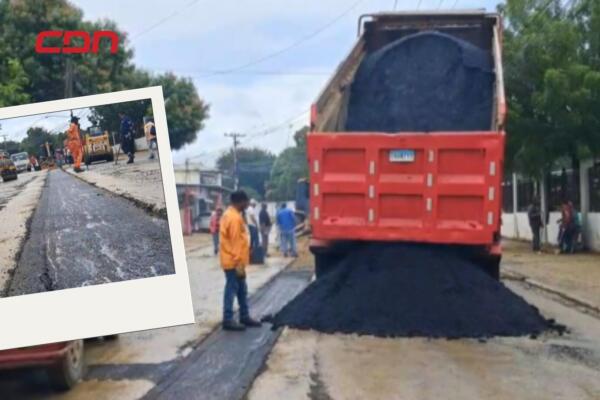 La jornada de colocación de asfalto inició en la carretera Jacagua próximo a la sede de Obras Públicas