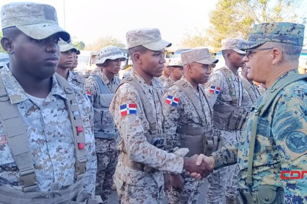 Se reunieron con personal militar para realizar un recorrido por la zona limítrofe entre República Dominicana y Haití. Foto: Fuente externa 