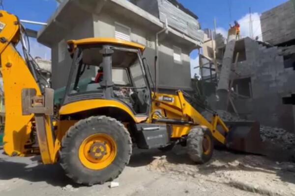 Demuelen edificio en Herrera por incumplir normas y poner en riesgo la vida de ciudadanos