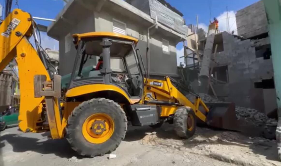 Demuelen edificio en Herrera por incumplir normas y poner en riesgo la vida de ciudadanos