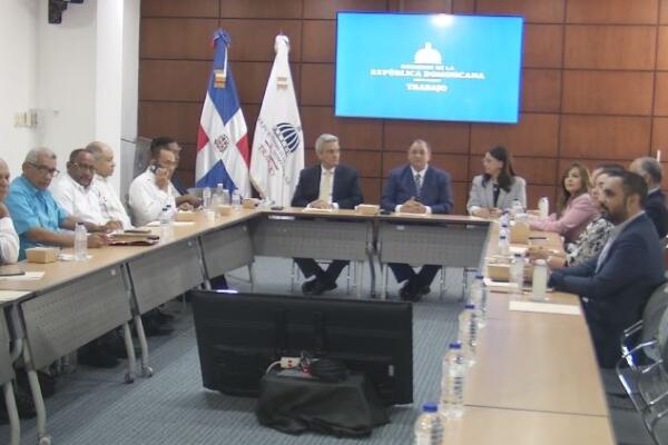 Denuncian empresarios propondrían aumento salarial de solo un 8%