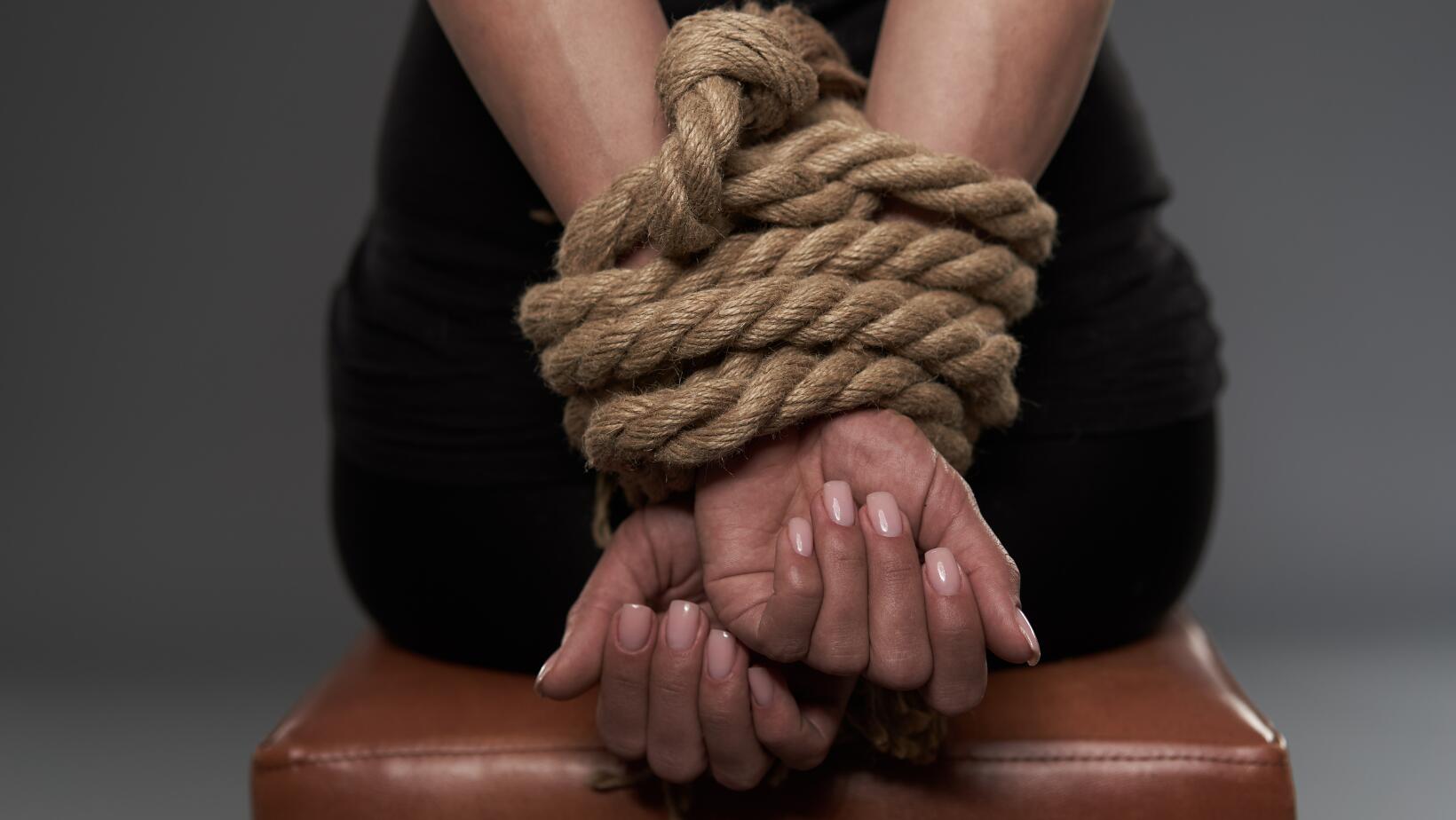 Desmantelan red dedicada a la explotación sexual de mujeres colombianas en RD
