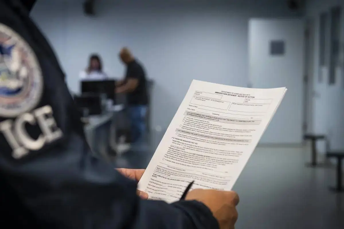 Dos pasos para verificar si tienes o no una orden de deportación