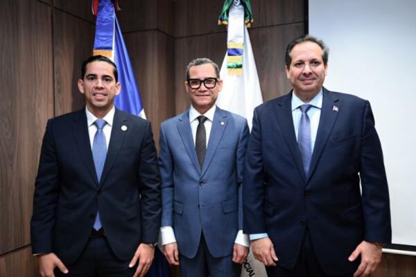 Eddy Olivares asume como presidente del Consejo Nacional de Seguridad Social.