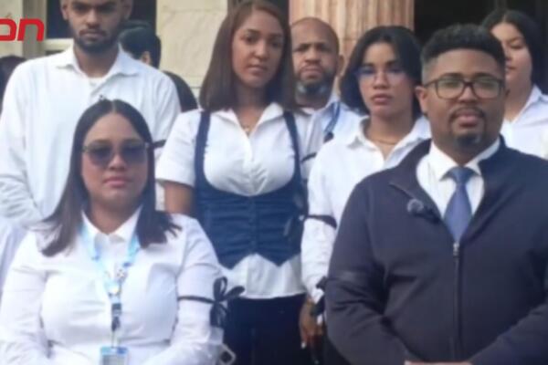 Empleados de la unidad de gestión de audiencia de la Suprema Corte de Justicia.