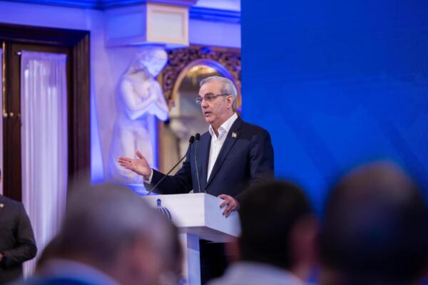 En visita de Marco Rubio, Abinader pretende tratar recortes de ayuda de EE. UU. a Haití