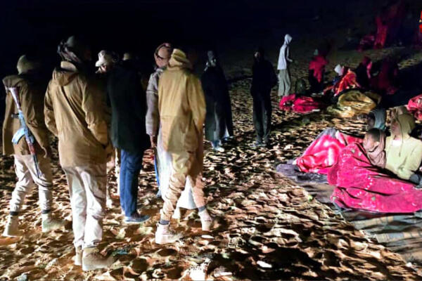 Encuentran cuerpos de 28 migrantes en una fosa común