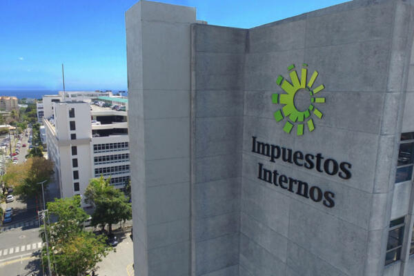 Fachada de la Dirección General de Impuestos Internos (DGII). Foto: fuente externa