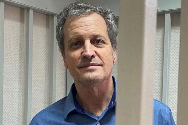Rusia libera al estadounidense Marc Fogel, detenido desde 2021, anuncia la Casa Blanca
