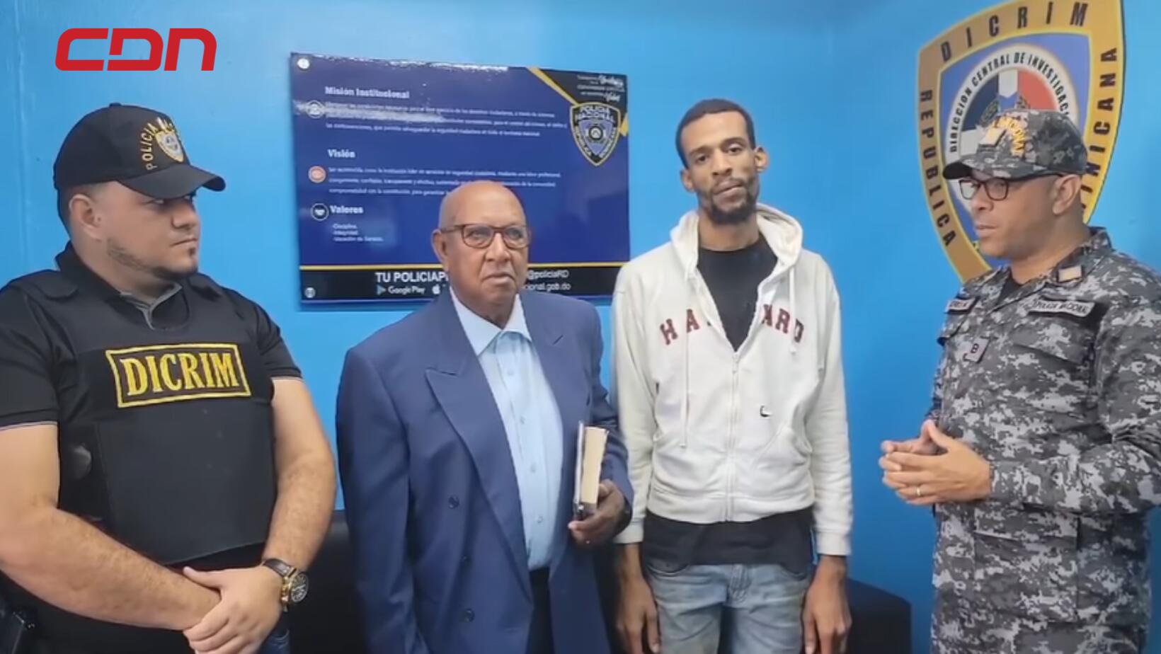 Hombre acusado de presunto robo en un colmado es entregado a Dicrim