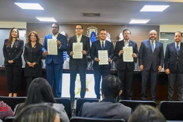 JCE firma acuerdo 