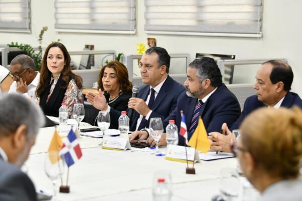 JCE presenta proyecto de nueva Cédula de Identidad a Sociedad de Diarios