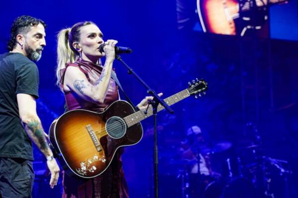 Fanáticos de Kany García se dieron cita este sábado en Altos de Chavón para vivir una noche inolvidable, llena de música y emociones (FOTO: FUENTE EXTERNA)