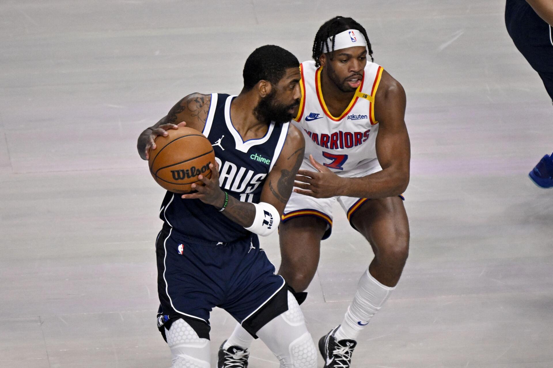 Kyrie Irving ataca por Dallas frente a Golden State