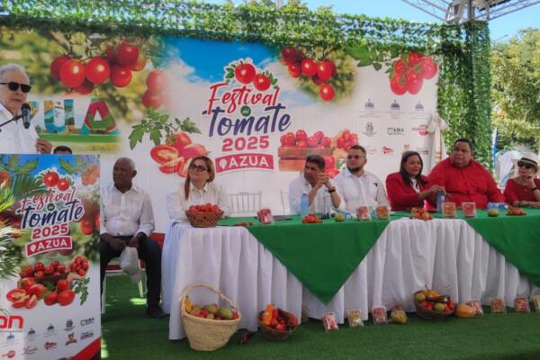 Las autoridades municipales de Azua dieron inicio este jueves al Tercer Festival del Tomate 2025. (Foto: CDN)