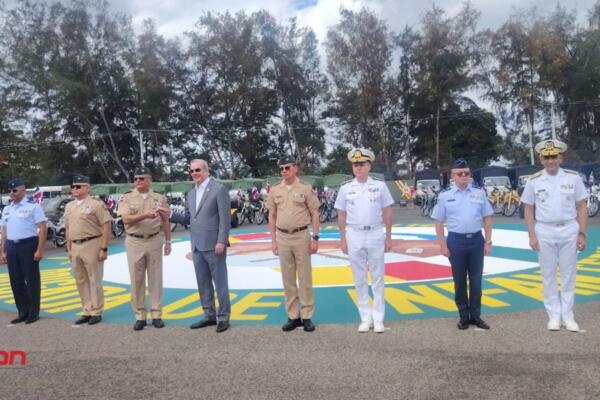 Presidente Luis Abinader entrega vehículos a las Fuerzas Armadas. (Foto, fuente externa)
