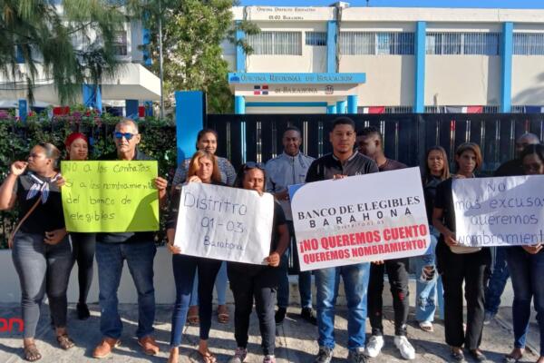 Postulantes a maestros exigen nombramientos tras aprobar concurso de oposición en Barahona. (foto, fuente externa)