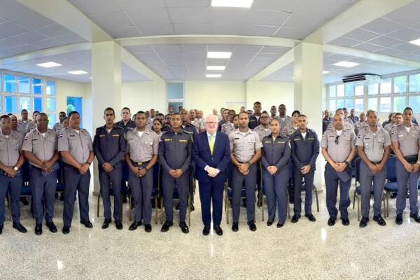 Nuevas becas internacionales para Policías; descubre cómo aprovecharlas