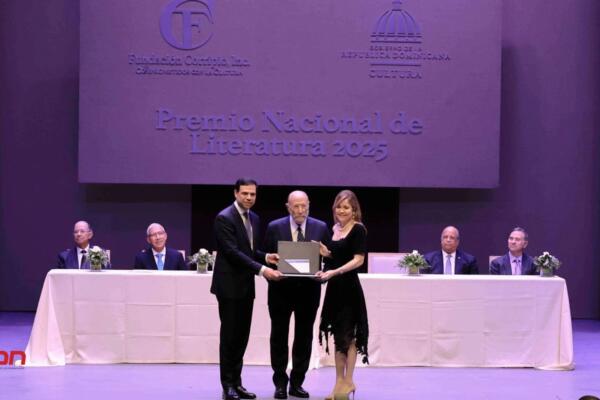 El escritor Efraim Castillo fue galardonado con el Premio Nacional de Literatura 2025. (Foto, fuente externa)