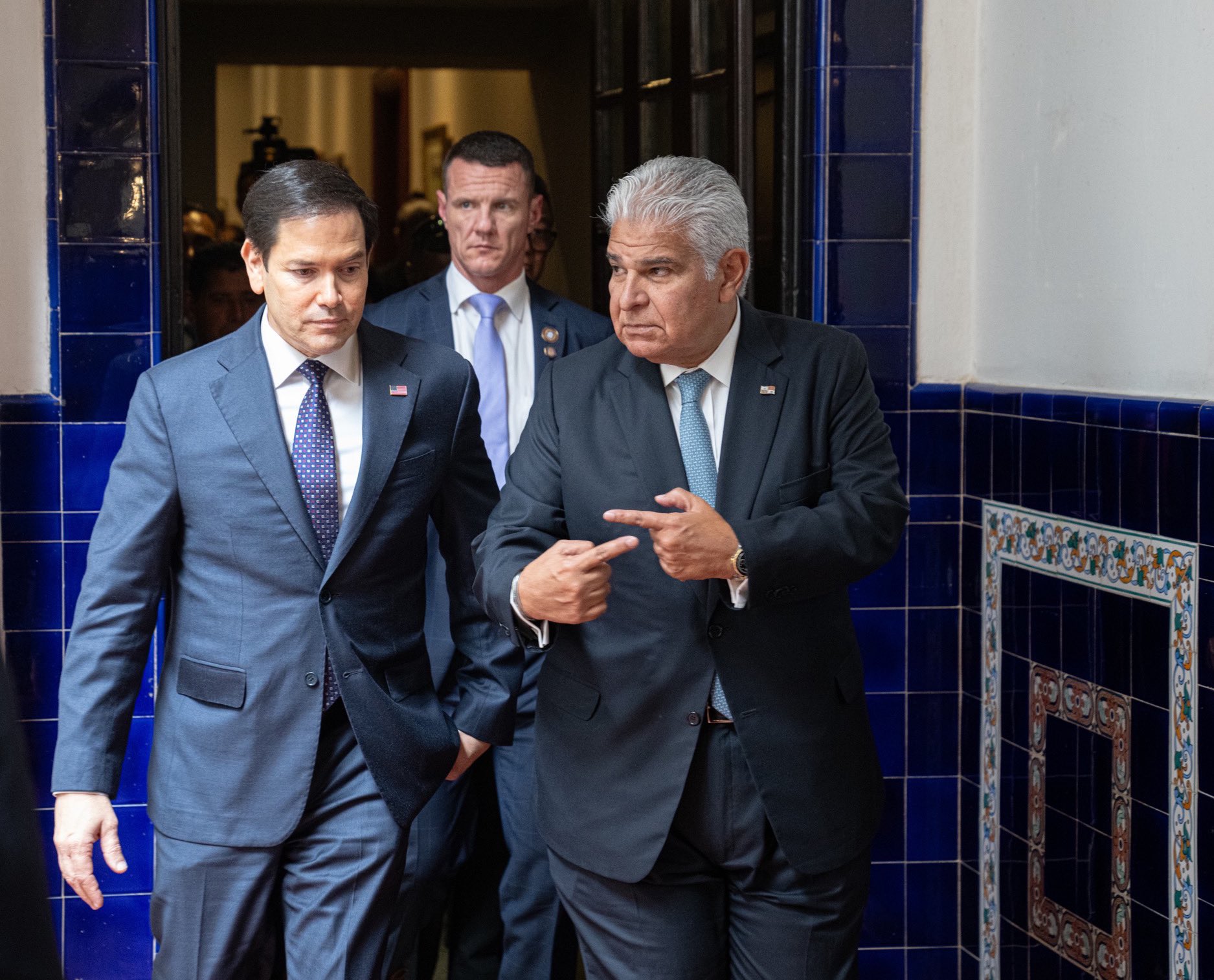 Panamá propone equipos "técnicos" para aclarar dudas sobre el canal