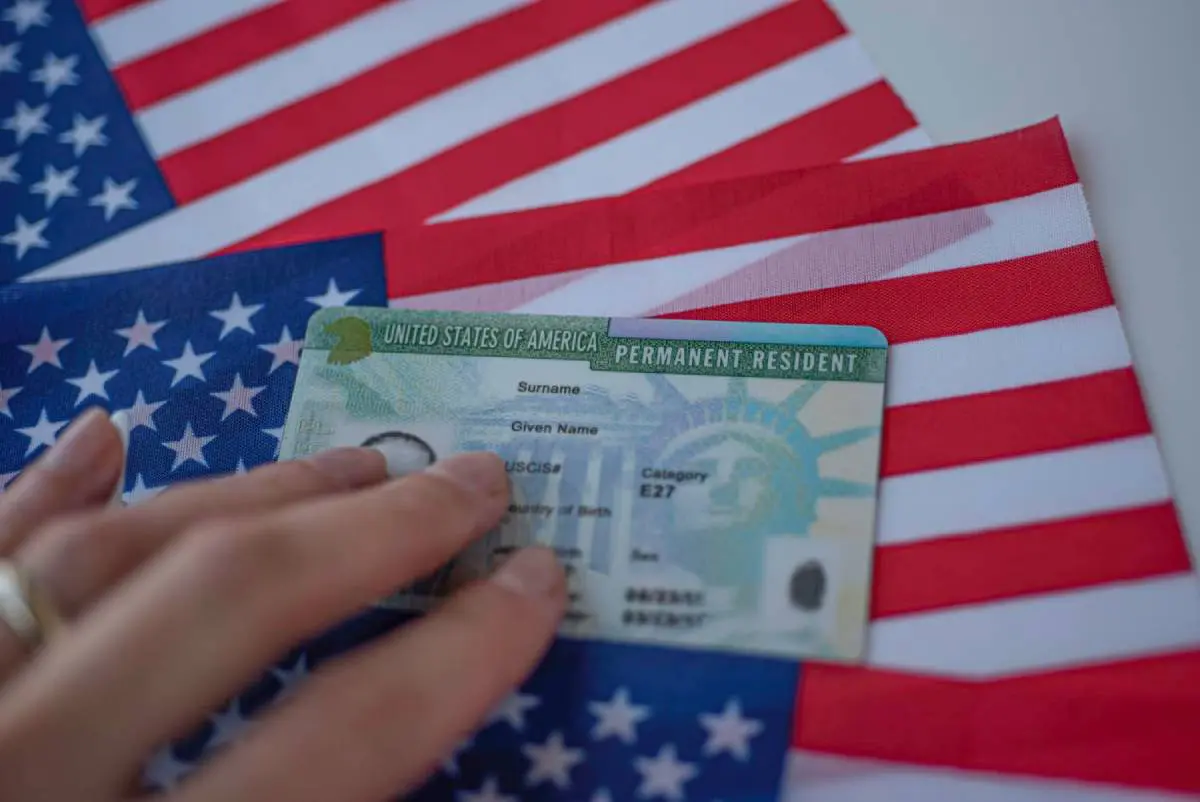 Por esta vía te darán la green card en EE.UU sin requisitos
