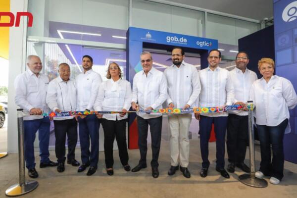Presidente Luis Abinader inaugura Punto GOB en San Cristóbal.