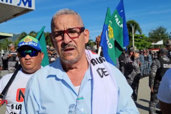 Manifestantes exigen al Gobierno detener permisos a Barrick Gold para construcción de presa en Maimón. (foto, fuente exerna)
