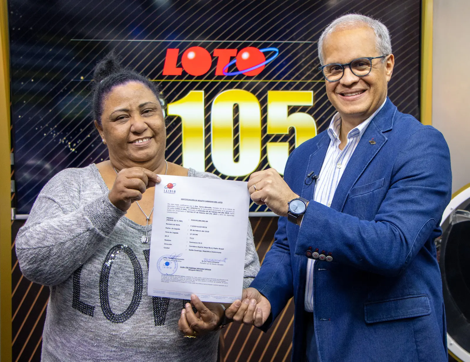 Se presenta la ganadora de los 105 millones del Loto en Leidsa